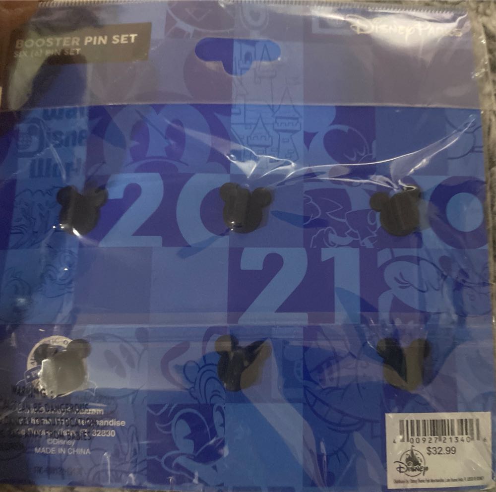 Mickey Mouse And Friends Trading Booster Set  pin collectible [Barcode 400927213406] - Main Image 1