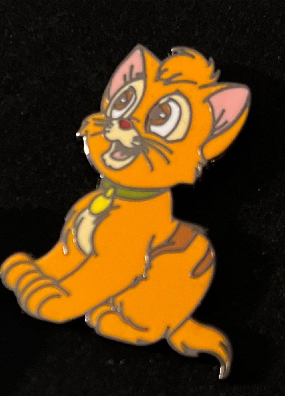 Oliver And Co   pin collectible - Main Image 2