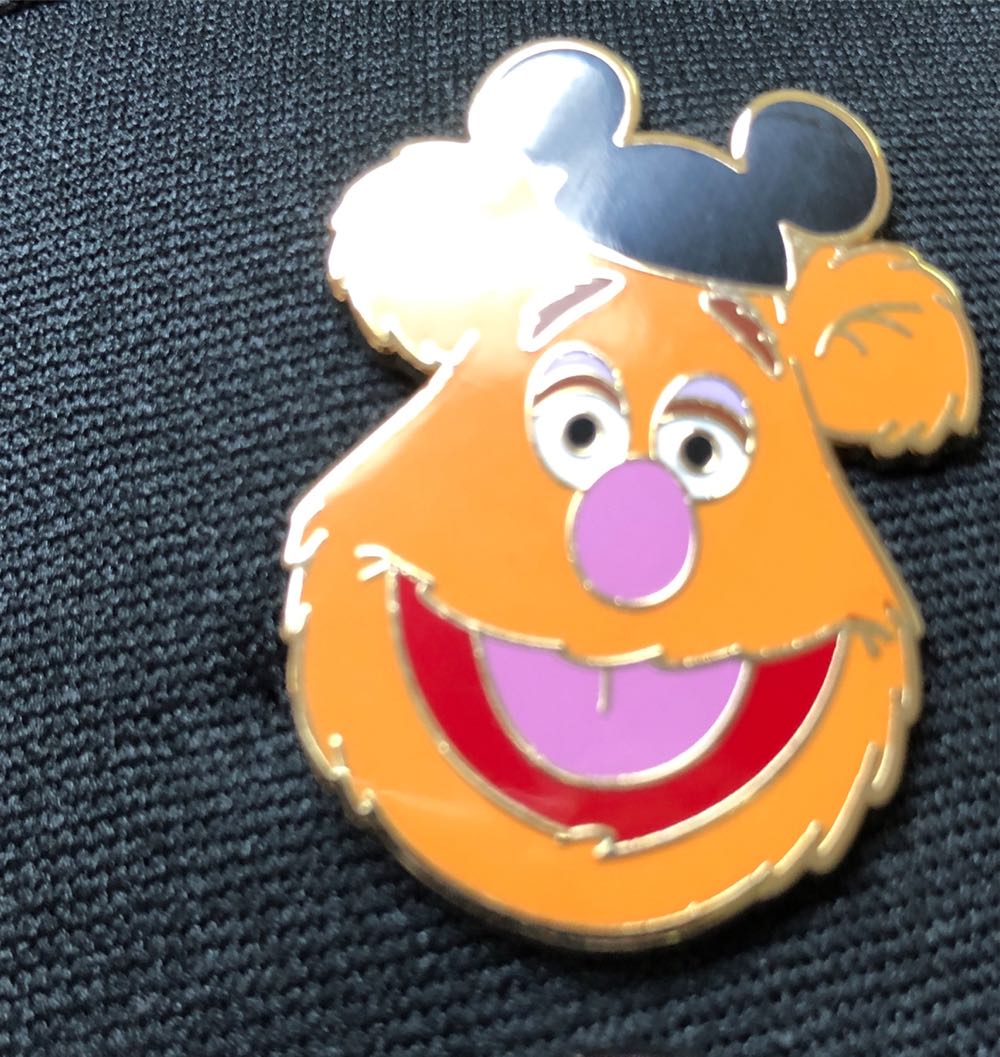 Heroes vs Villains Pin Event - Sidekicks Mystery Set - Robin Hood - Little John