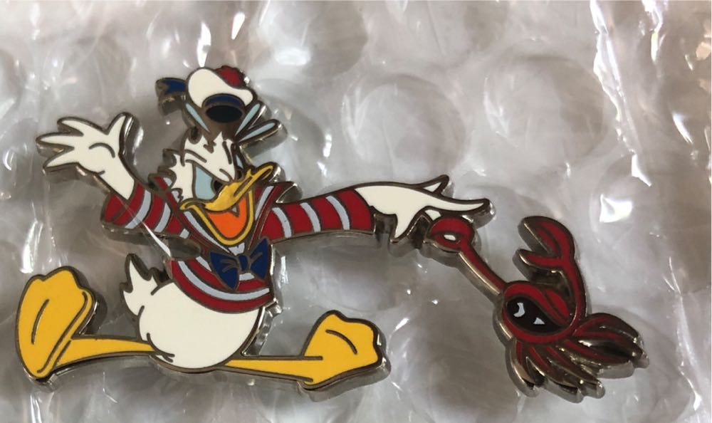 Disney: Donald: Bit by Crab  pin collectible - Main Image 1