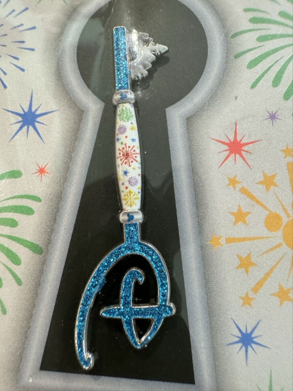 Key Pin Fireworks Celebration Key  pin collectible [Barcode 465051584990] - Main Image 3