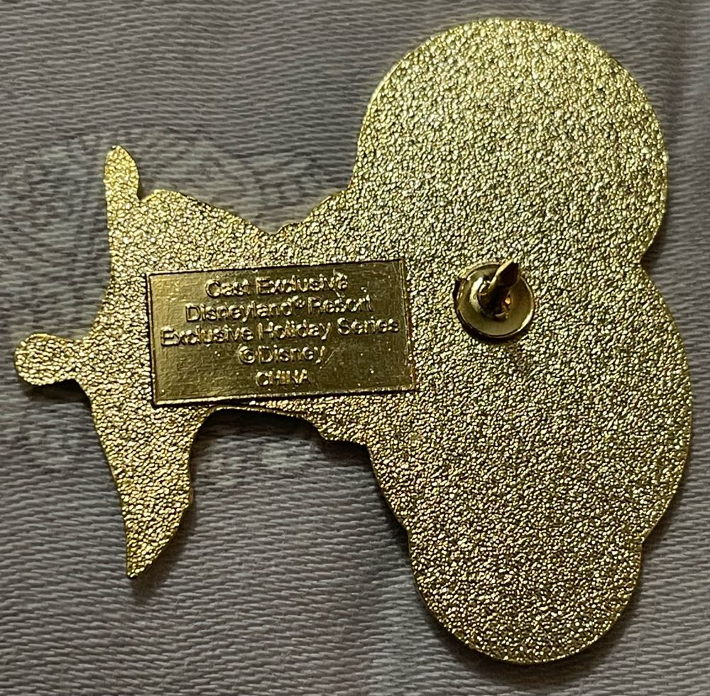 Meeko “Thanksgiving 2003” - Disneyland Cast Exclusive Limited Edition Pin - Cast Member Exclusive pin collectible - Main Image 2