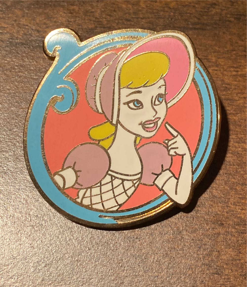 Mini Ursula Head Grayscale