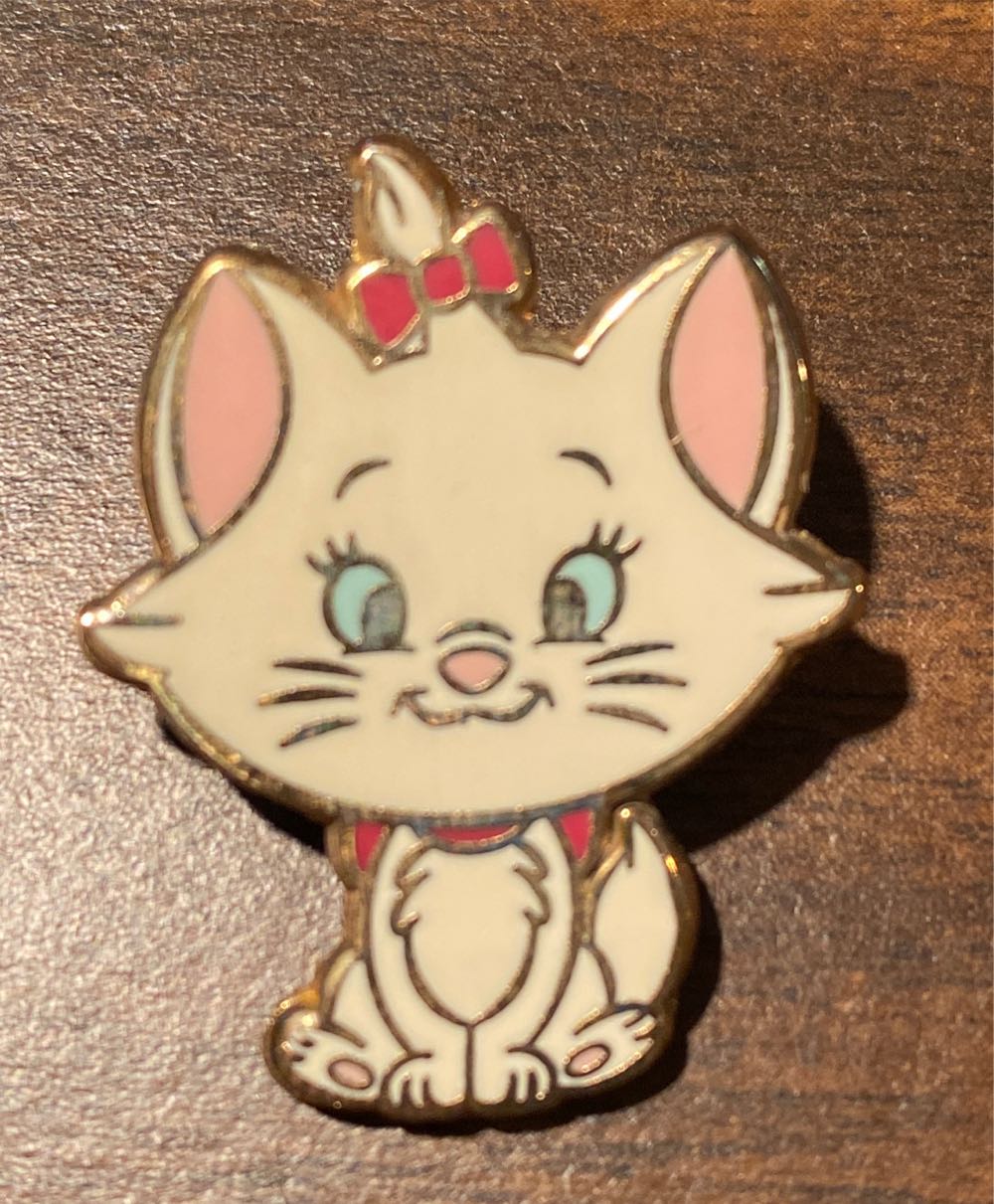 18569 - DMC Disney Movie Club Exclusive VIP Pin - Beauty and the Beast