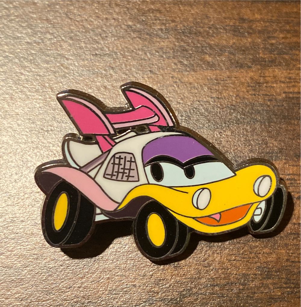 Car Daisy Duck  pin collectible - Main Image 1