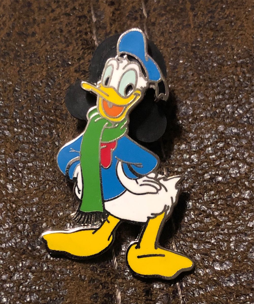 Disney: Donald: Green Scarf  pin collectible - Main Image 1