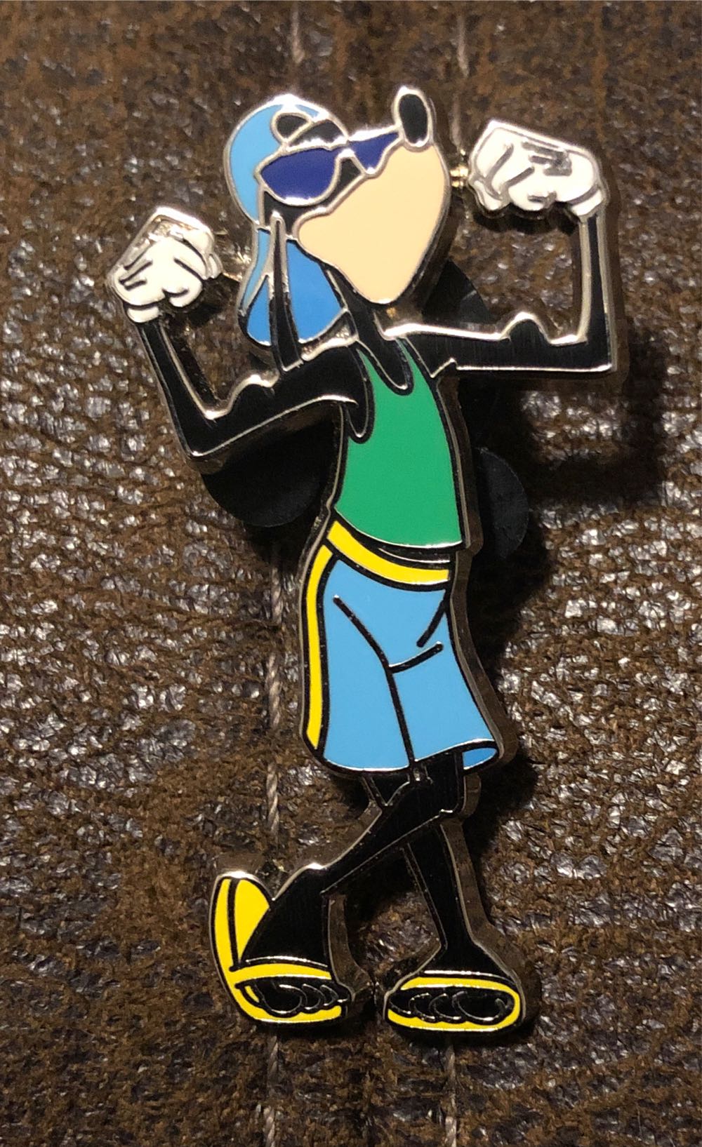 Disney: Goofy: Beach  pin collectible - Main Image 1