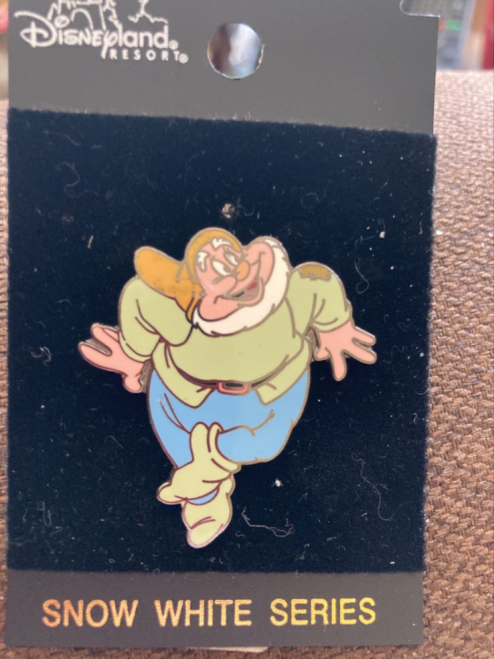 Seven Dwarfs – Happy Dancing  pin collectible [Barcode 400004779016] - Main Image 2