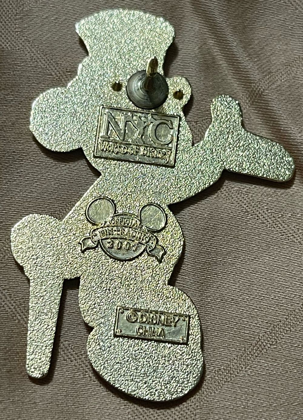 Mickey Mouse In Tux And Top Hat “Scenes Of New York City” Mystery Box - World Of Disney New York Pin - Mystery Box pin collectible [Barcode 400109726304] - Main Image 2
