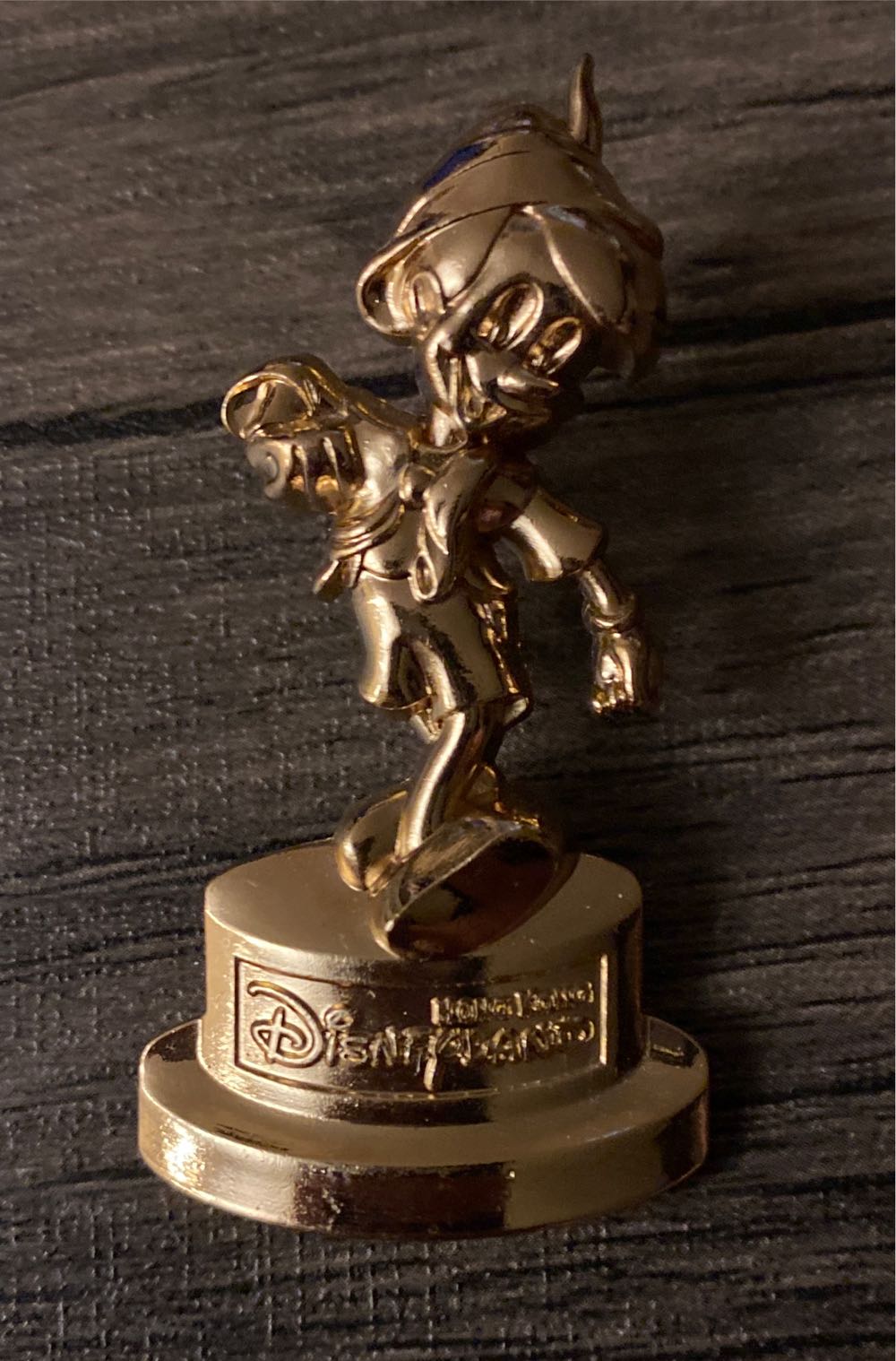 Gold Statue Pinocchio Hong Kong Disneyland  pin collectible - Main Image 1