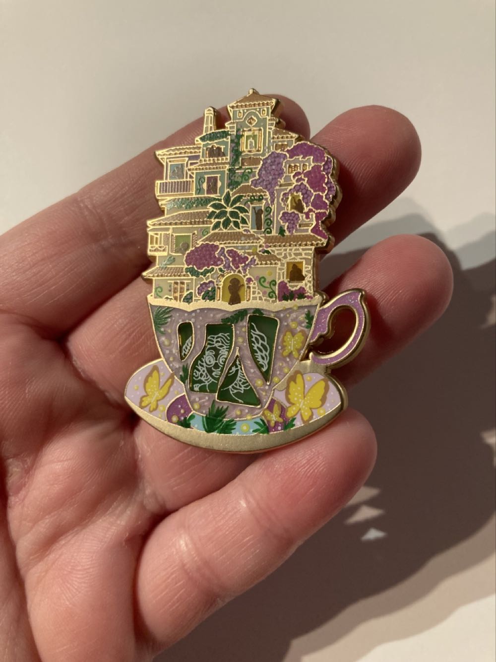 *  pin collectible - Main Image 2