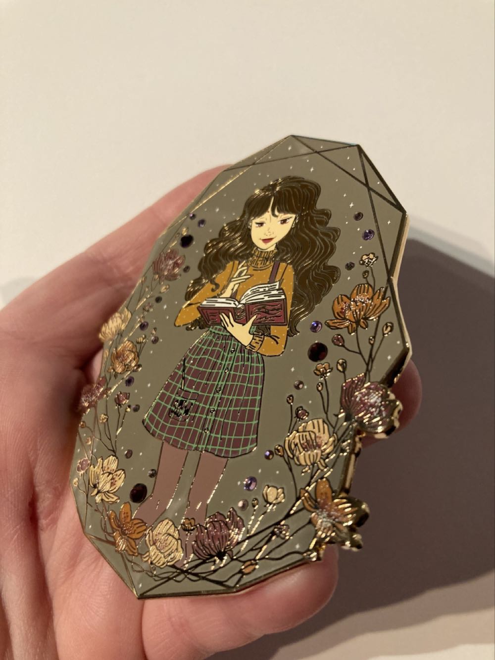 *  pin collectible - Main Image 2