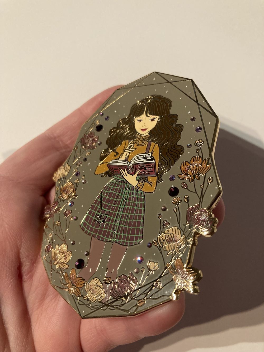 *  pin collectible - Main Image 3