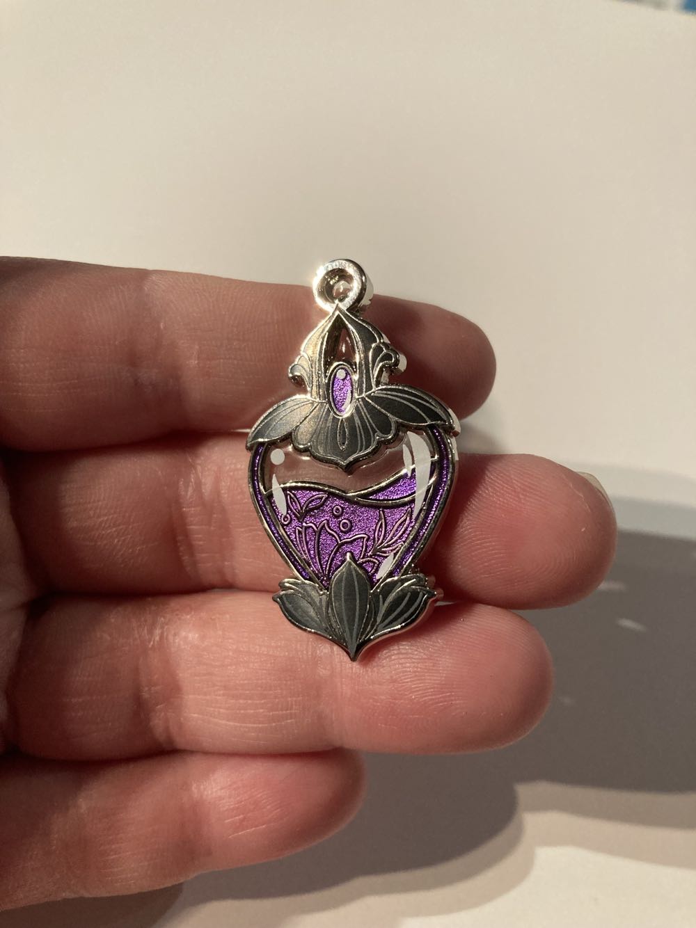 *  pin collectible - Main Image 2