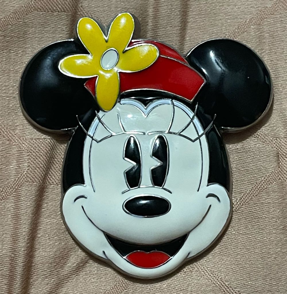 Minnie Mouse With Red Hat (Sculpted Pin) - Disneyland Paris Pin - Rack pin collectible - Main Image 1