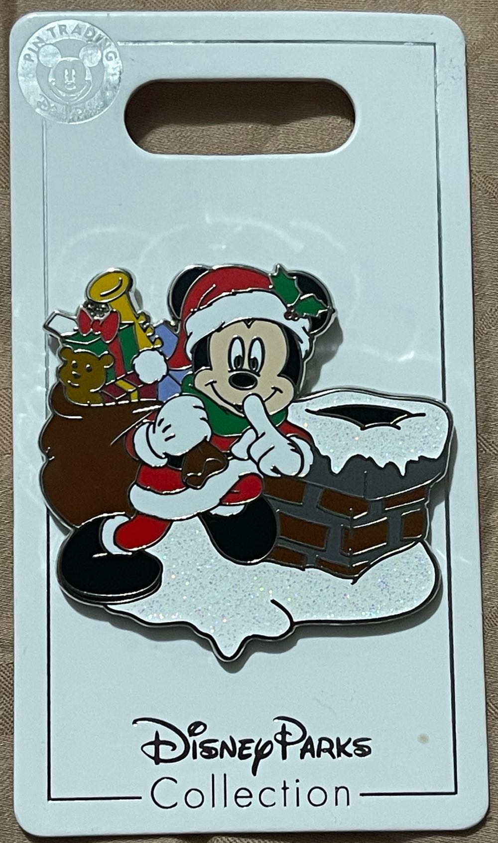Mickey Mouse As Santa - Disney Parks Pin - Rack pin collectible [Barcode 400926913420] - Main Image 1