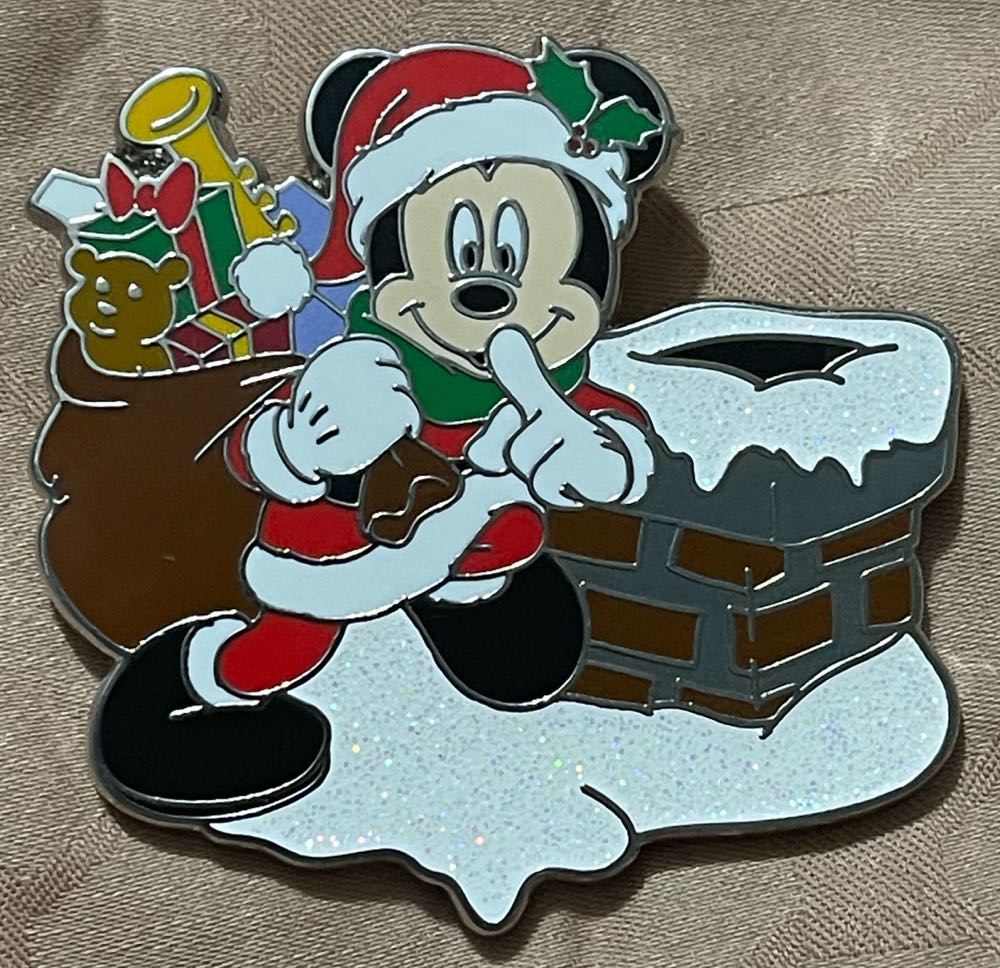 Mickey Mouse As Santa - Disney Parks Pin - Rack pin collectible [Barcode 400926913420] - Main Image 3
