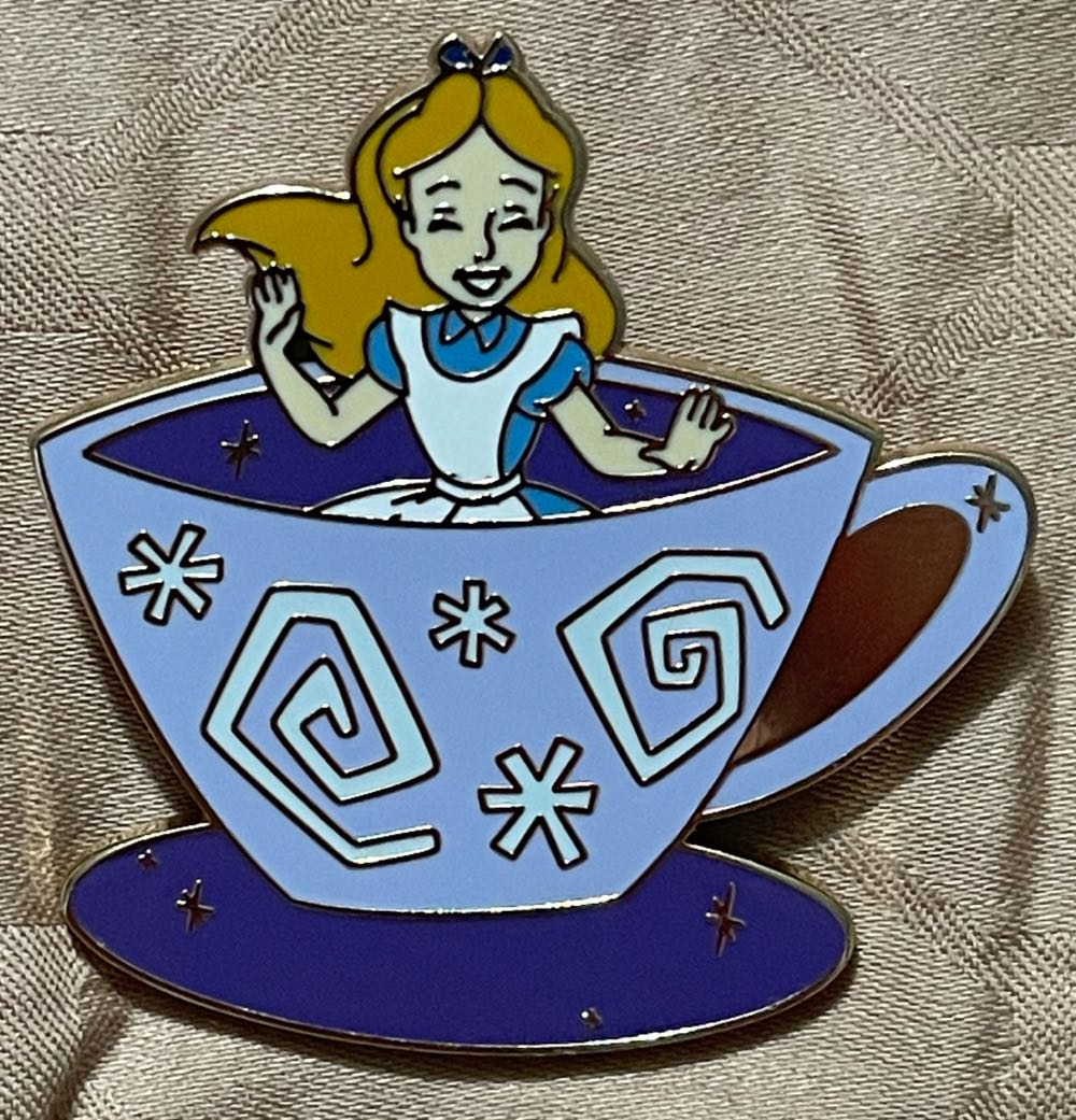 Daisy Duck Walts 100th Castle