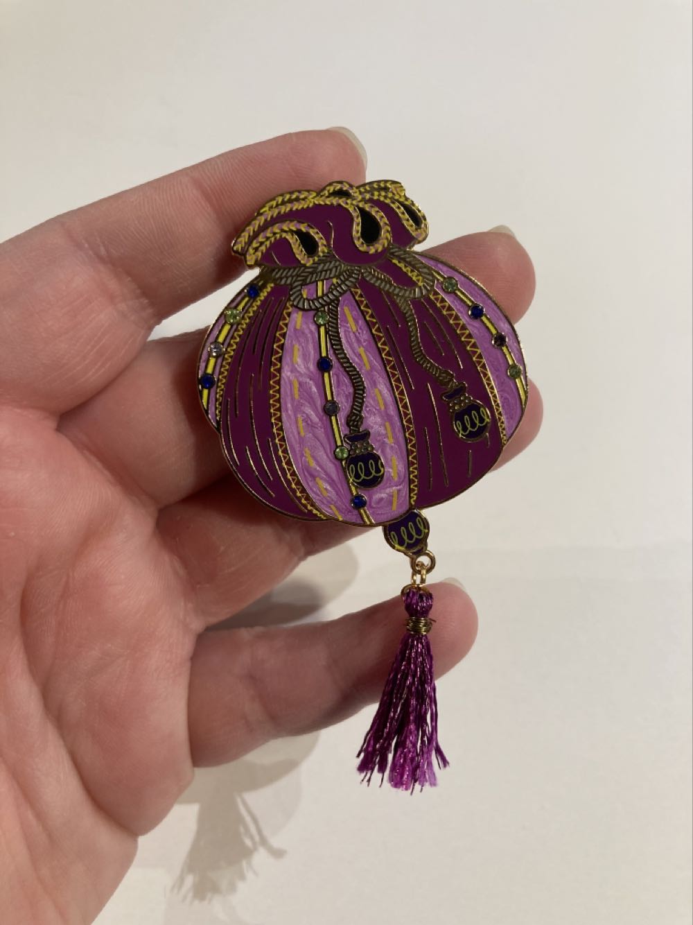 *  pin collectible - Main Image 2