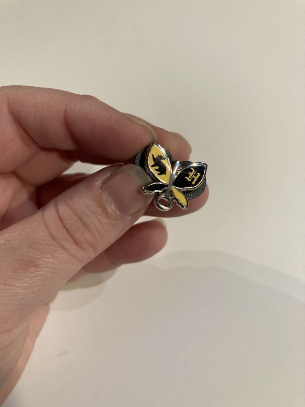 *  pin collectible - Main Image 2