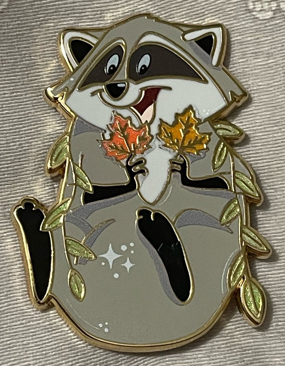 Meeko With Leaves - FANTASY (CamiOnnette_Shop) Limited Edition Disney Pin - Fantasy pin collectible - Main Image 3