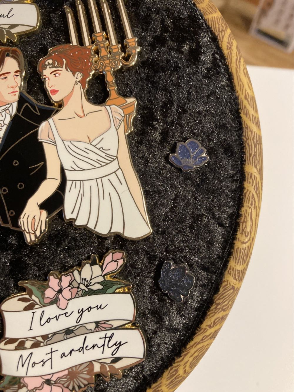 *  pin collectible - Main Image 2