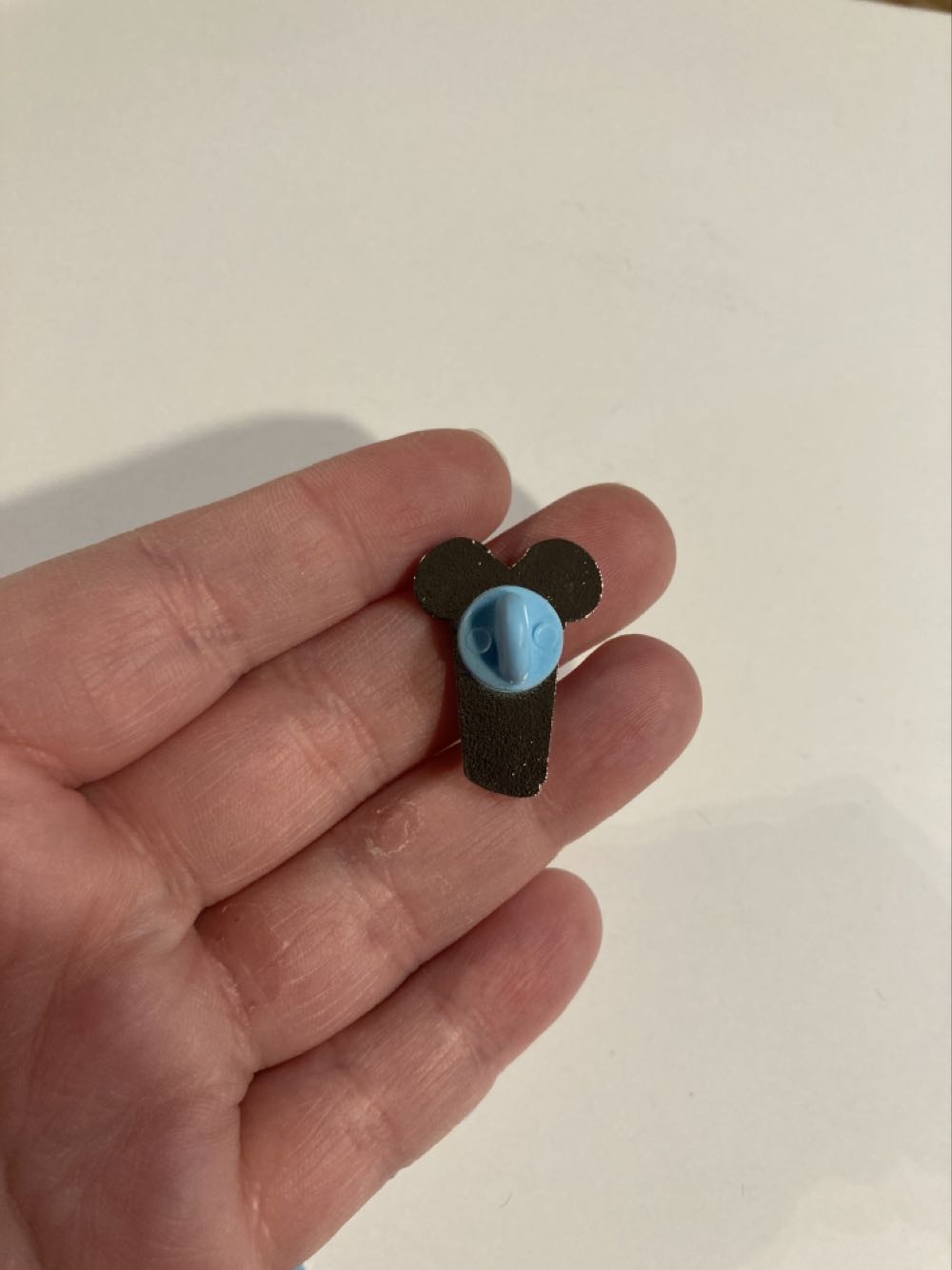 *  pin collectible - Main Image 2