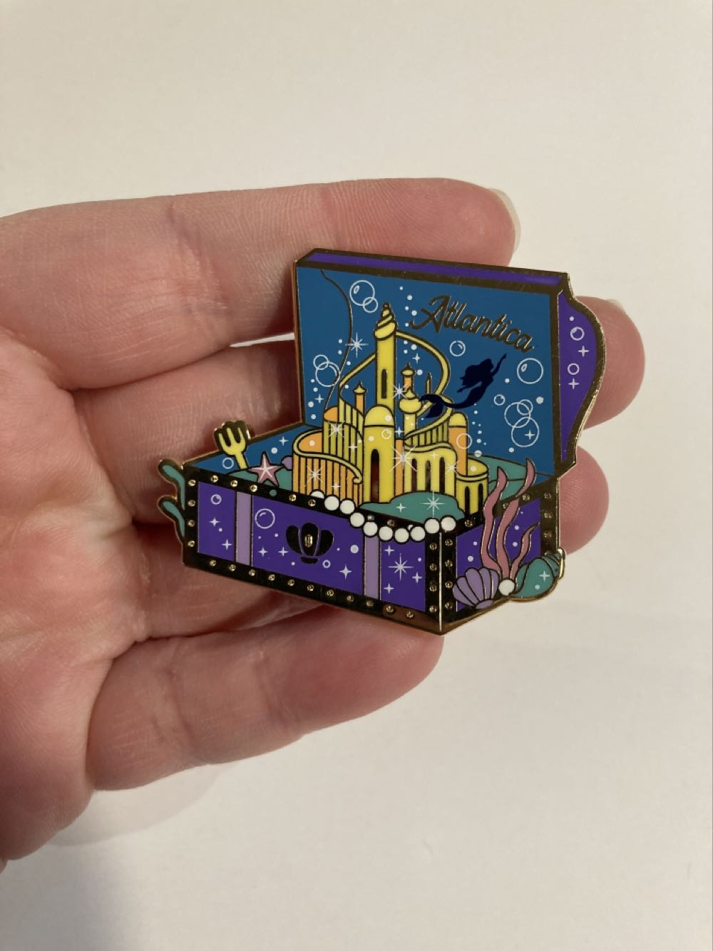 *  pin collectible - Main Image 2