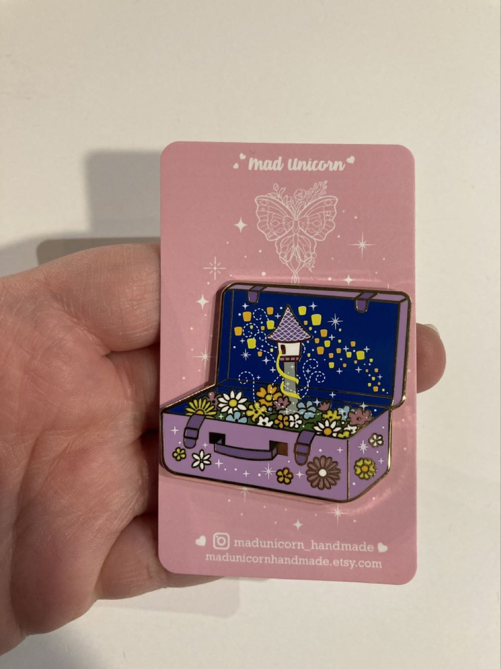 *  pin collectible - Main Image 2