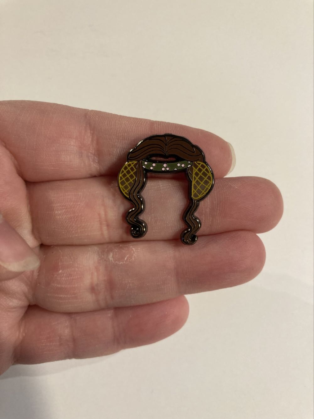 *  pin collectible - Main Image 1