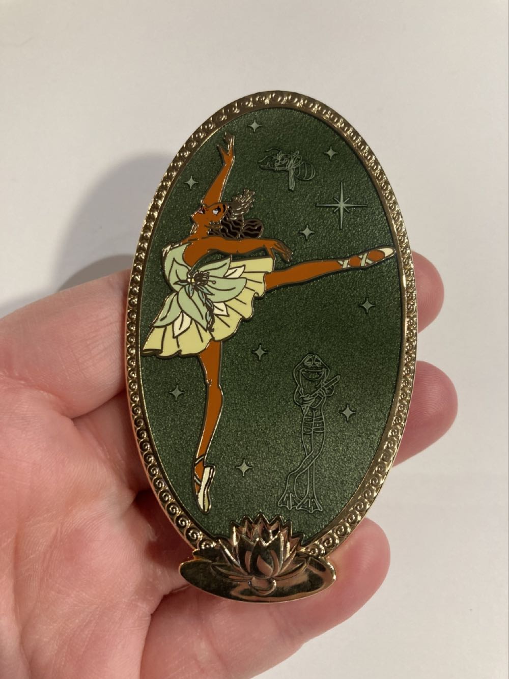 *  pin collectible - Main Image 2