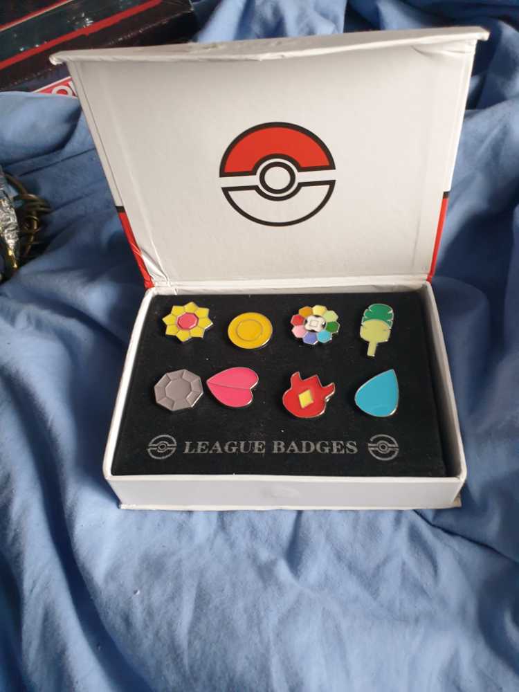 pokemon Kanto league badges  pin collectible - Main Image 2
