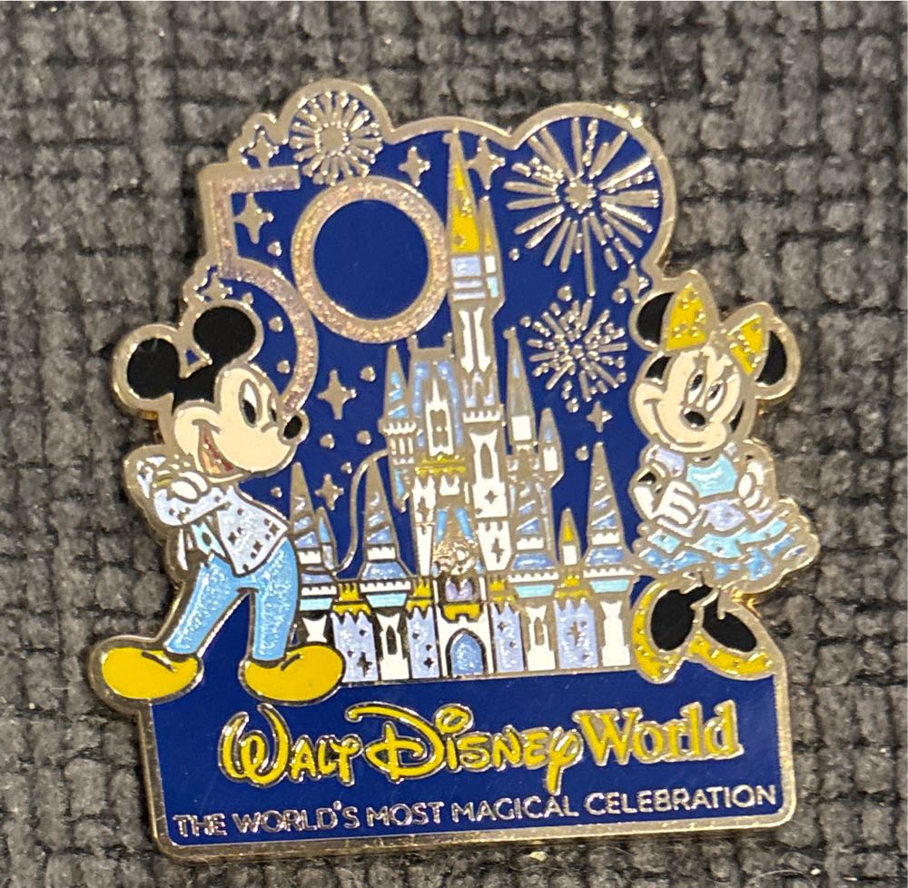 50th Anniversary Disney Minnie & Mickey Castle - Disney Pin pin collectible [Barcode 400939713475] - Main Image 3