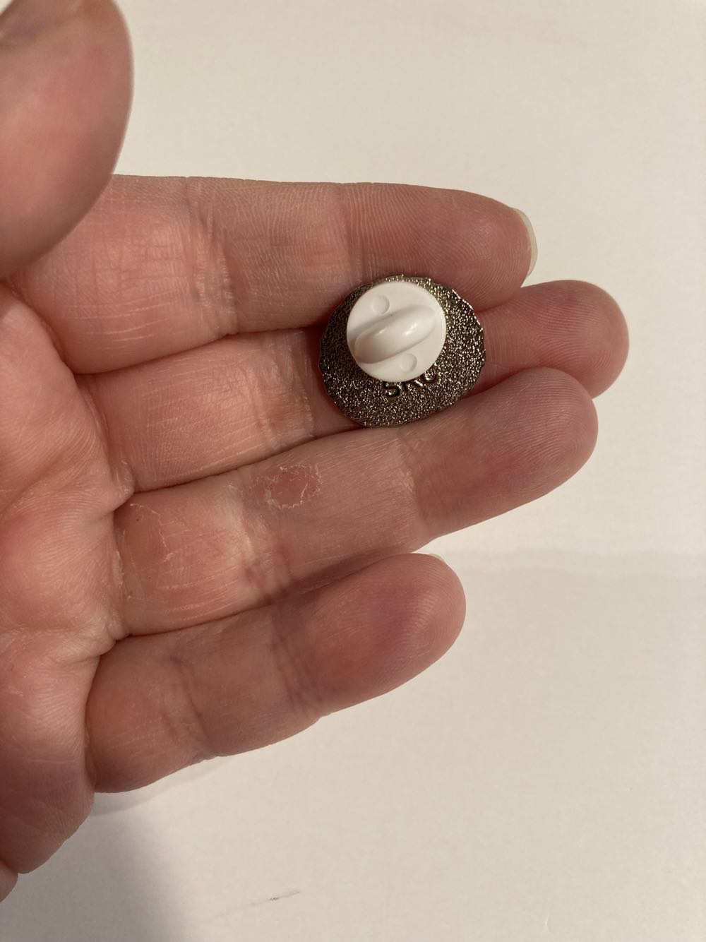 * 2  pin collectible - Main Image 4