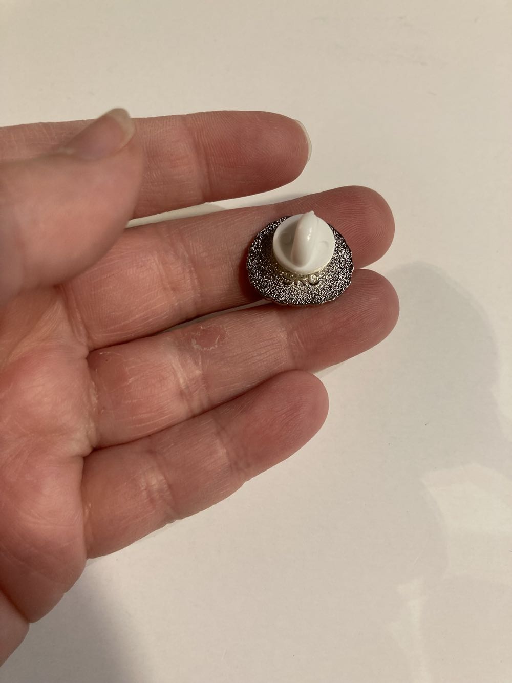 * 2  pin collectible - Main Image 4