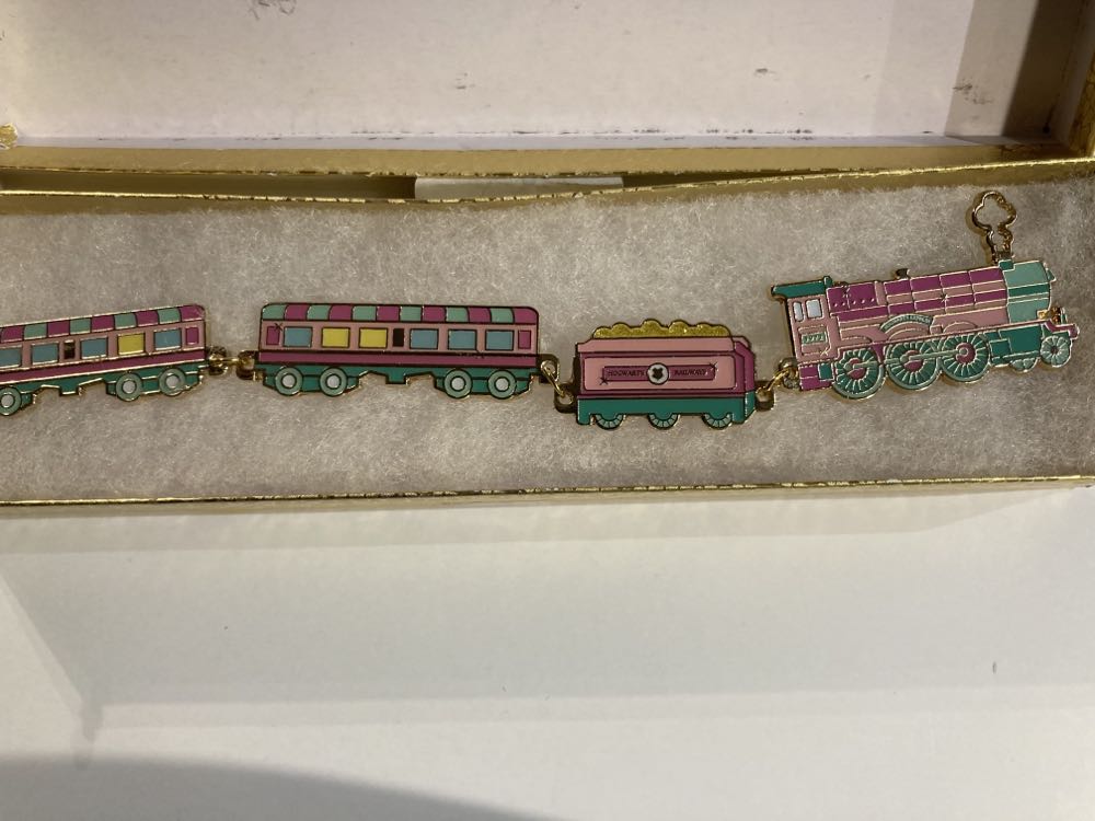 *  pin collectible - Main Image 4