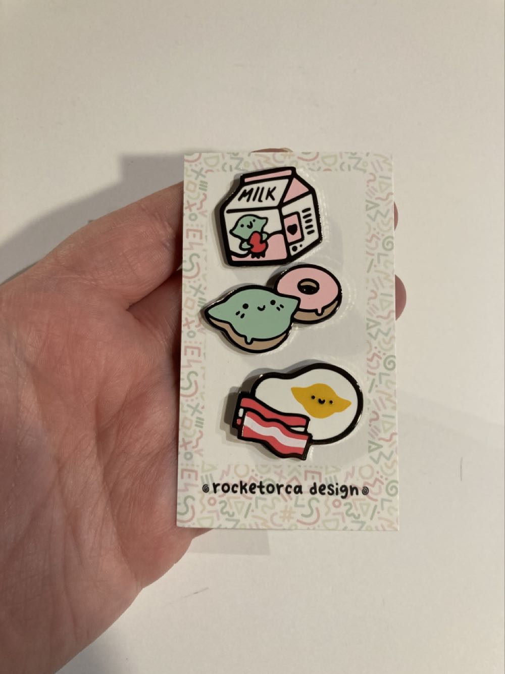 *  pin collectible - Main Image 2