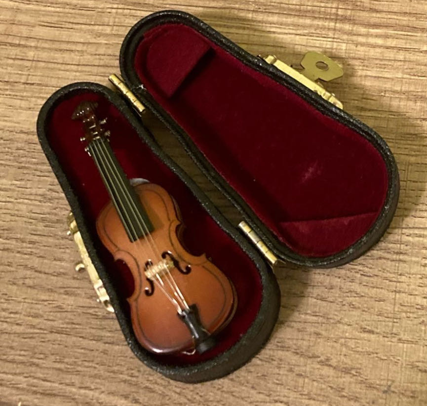 Cello  pin collectible - Main Image 1