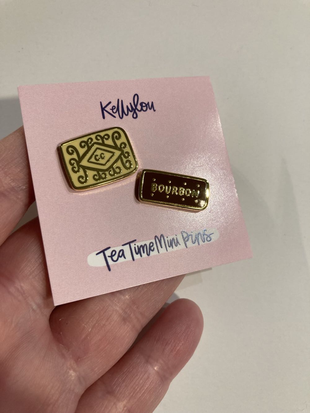 *  pin collectible - Main Image 2