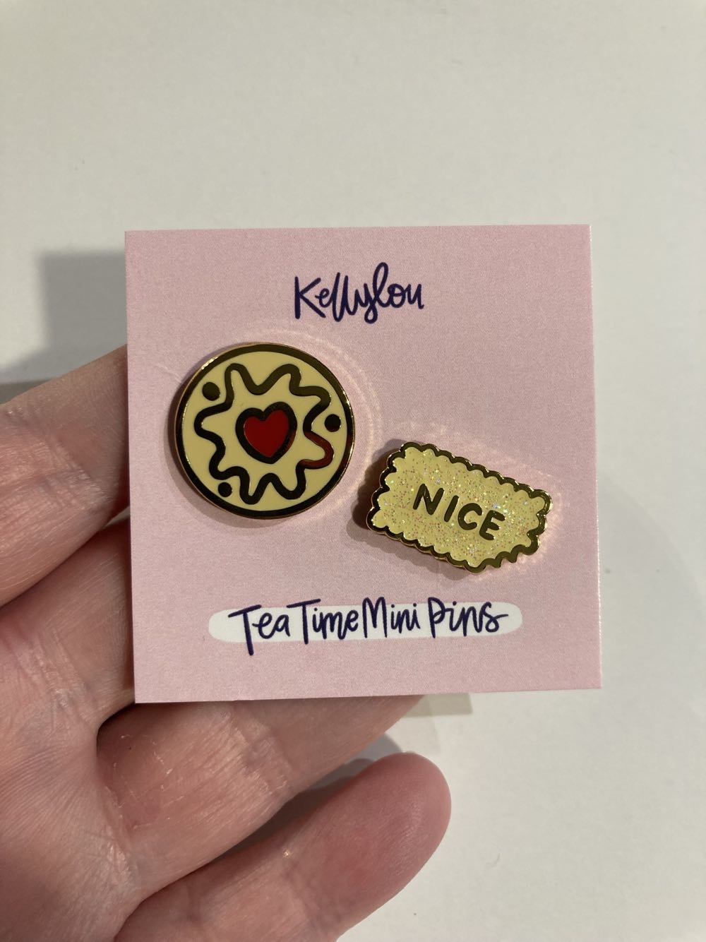 *  pin collectible - Main Image 2