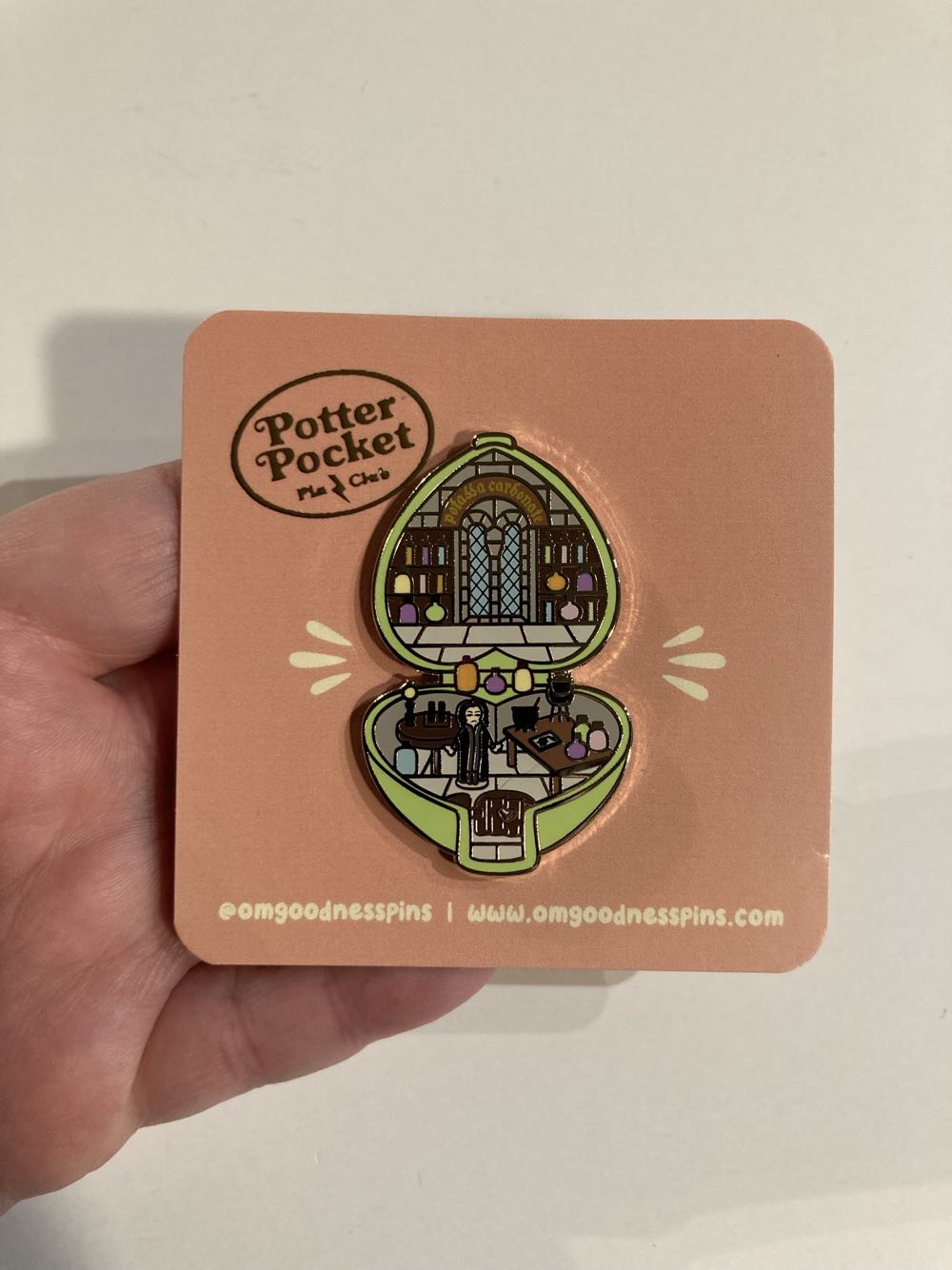 *  pin collectible - Main Image 2