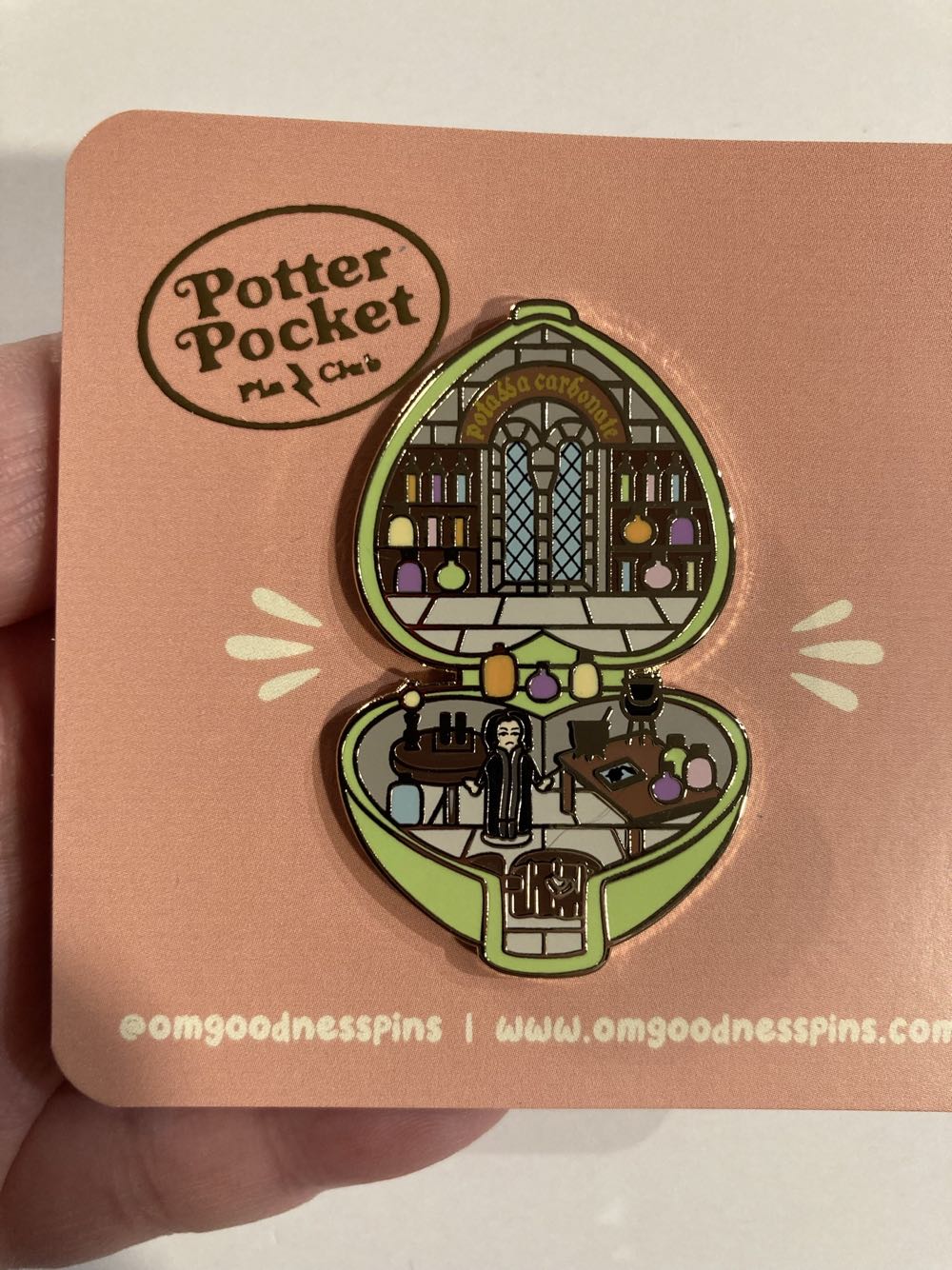 *  pin collectible - Main Image 3