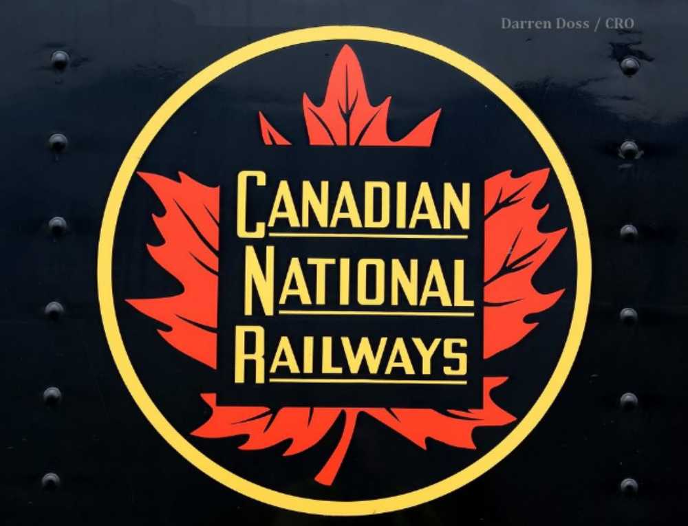 PIN RIRI FIFI LOULOU OE