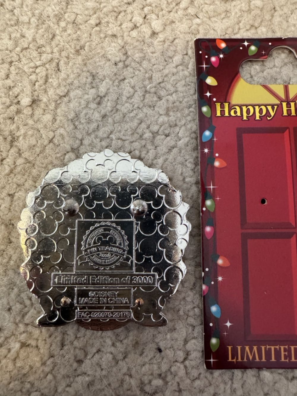 2020 - Disney Parks Happy Holidays Polynesian Village Resort Hei Hei Le 3000  pin collectible [Barcode 400926214749] - Main Image 2