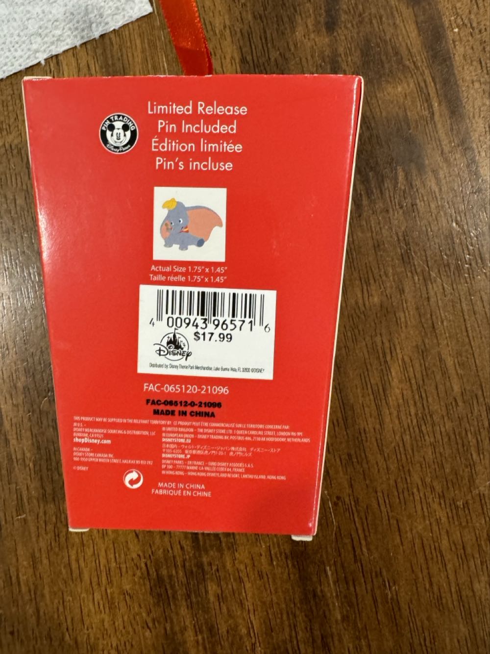 Dumbo With Peanut Limited Release Holiday Ornament  pin collectible [Barcode 400943965716] - Main Image 3