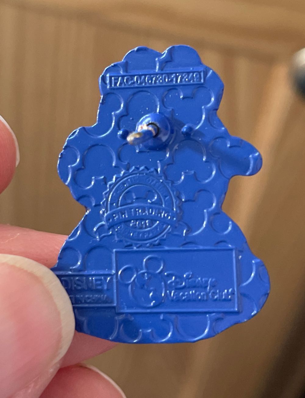 DVC - Mickey Vacation Booster Set - Suitcase Packing Mickey - Vacation Booster pin collectible - Main Image 2