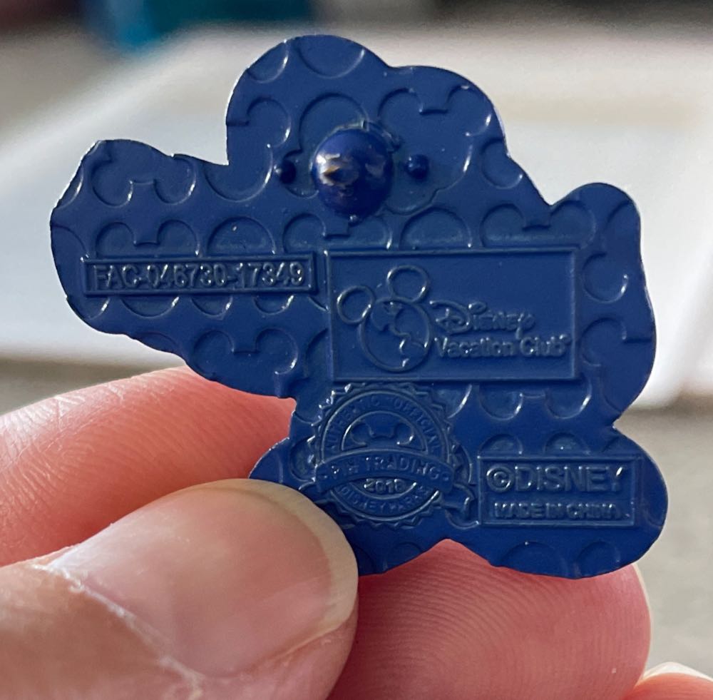 DVC - Mickey Vacation Booster Set - Sightseeing Mickey - Vacation Booster pin collectible - Main Image 2