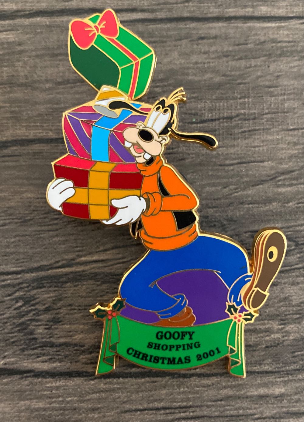 Goofy Shopping Christmas 2001  pin collectible - Main Image 1