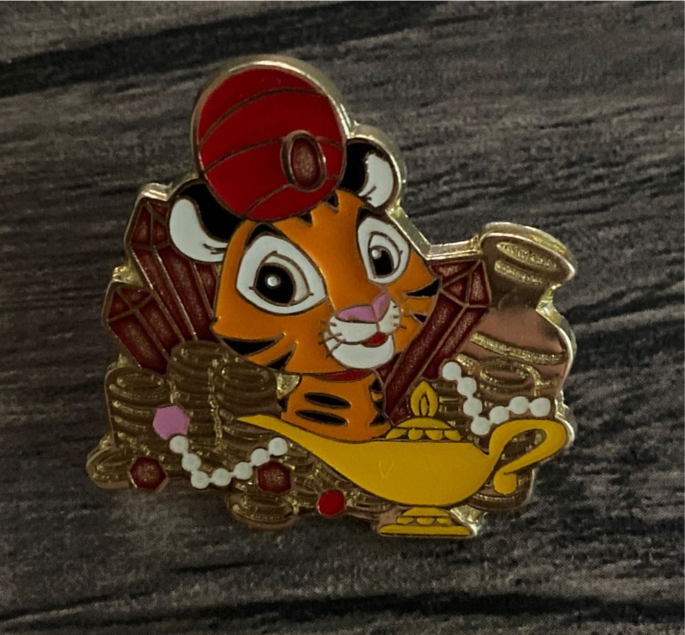 Rajah Magic Lamp And Treasure  pin collectible - Main Image 1
