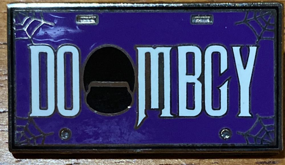 Warhammer 40,000: Round Gold Chaos pin